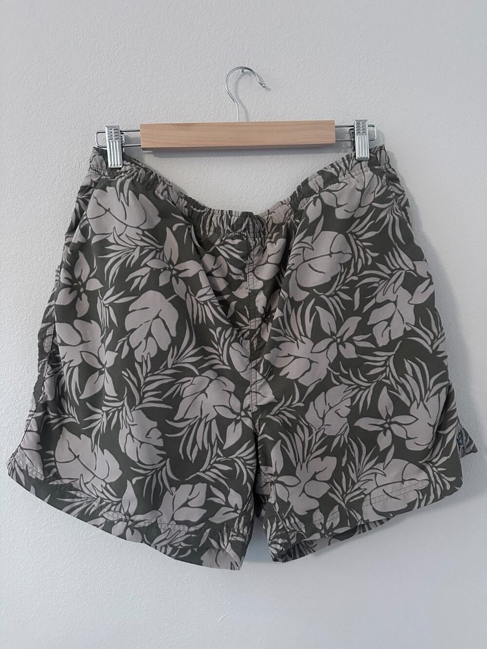 LL Bean Swim Trunks Mens Large Shorts Green Floral Tropical Mesh Lined Vintage